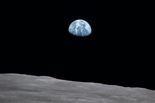 earth_rise_as_seen_from_lunar_surface