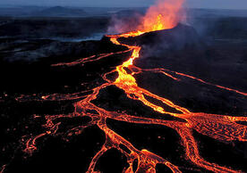 Volcanic eruption of Mount Fagradalsfjall in Iceland, September 2021. (© stock.adobe.com)